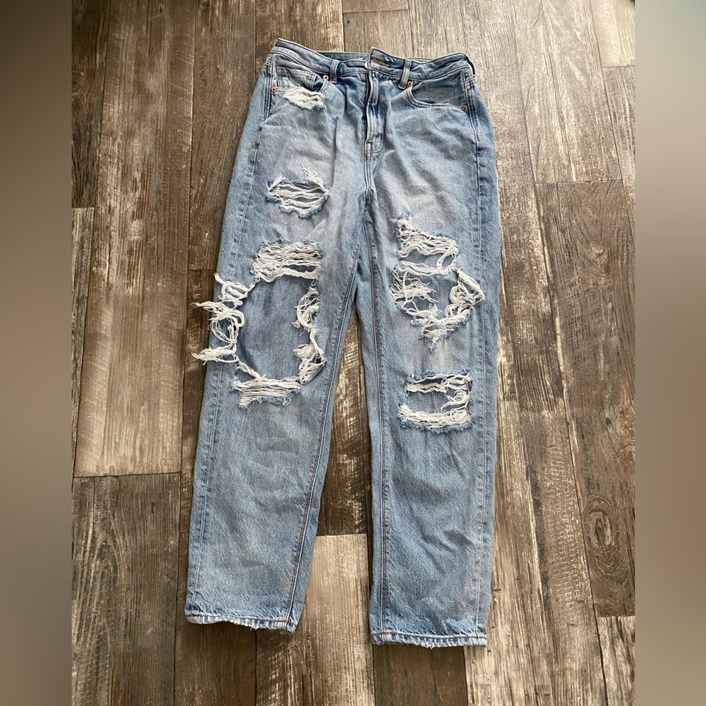 Women’s American Eagle Highest Waist Mom Jean